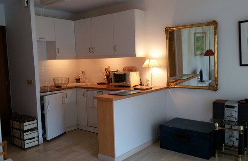 La Croix des Gardes Apartment | Studio with gardens, swimming pool and tennis