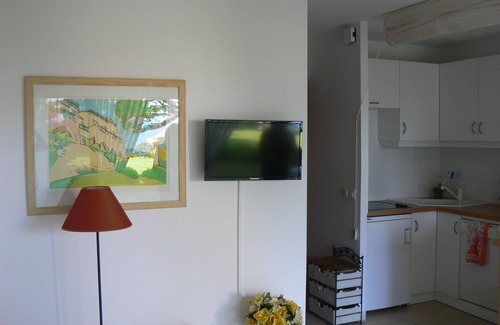 La Croix des Gardes Apartment | Studio with gardens, swimming pool and tennis