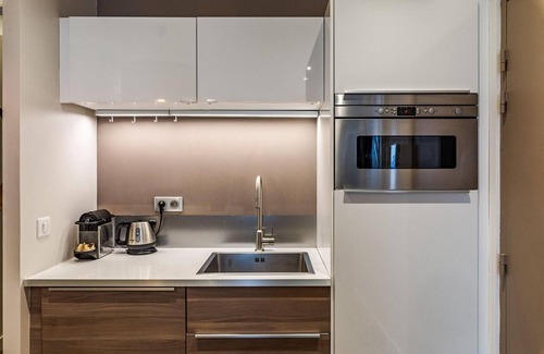 Cannes City Centre Apartment | STUNNING APART ❤️ BEACHES, SHOPS & PALAIS at YOUR DOORSTEPS! By TOTOLULUCANNES