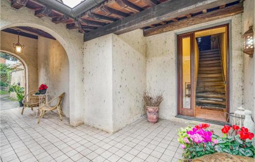 Camaiore Apartment | Stunning Apartment In Camaiore With Kitchen