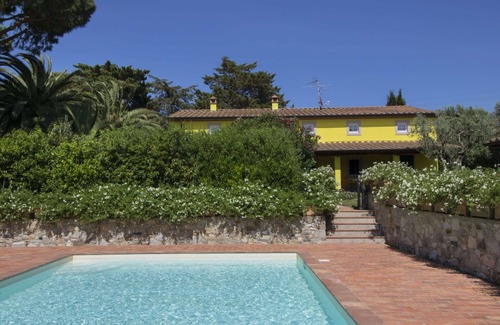 San Vincenzo House | Stunning private villa for 10 guests with private pool, WIFI, A/C, TV, patio and pets allowed
