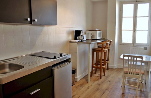 Cannes City Centre Apartment | Sunny 1 bedroom Street Commandant André