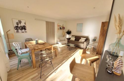 Quartier du Port Apartment | Sunny and calm 2 bed apartment place du Pin
