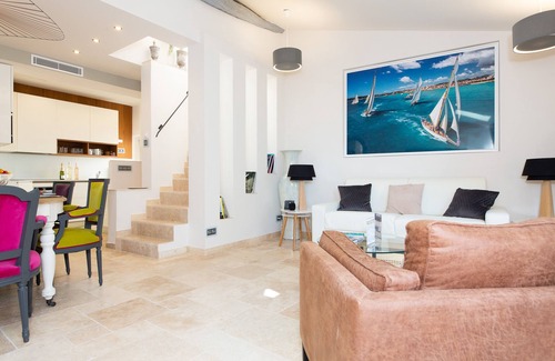 Antibes Old Town House | Superb house with sea view, 3 bedrooms, 3 bathrooms, jacuzzi, sauna, Old Town