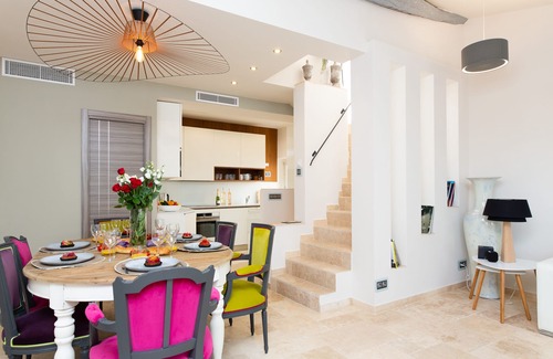 Antibes Old Town House | Superb house with sea view, 3 bedrooms, 3 bathrooms, jacuzzi, sauna, Old Town