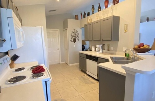 Lake Berkley House | The Berkley Retreat – 3BR Home with Private Pool near Disney