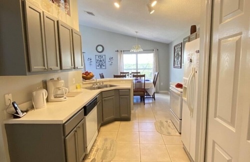 Lake Berkley House | The Berkley Retreat – 3BR Home with Private Pool near Disney