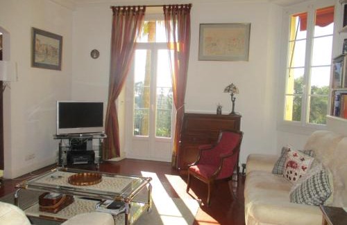 La Croix des Gardes Apartment | Three Bedrooms Apartment Cannes Noailles
