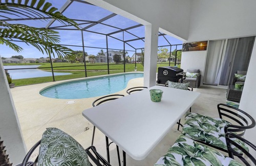 Crescent Lakes House | Tropical Lakeview & Pool Oasis Near Theme Parks