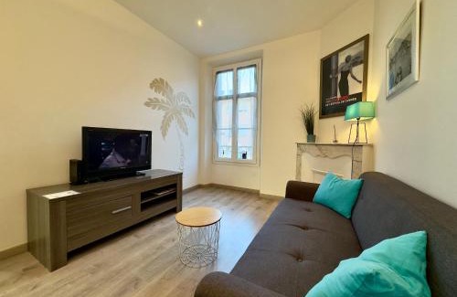 Cannes Old Town Apartment | Vénus By SCLS Locations