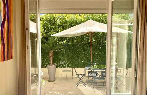 California - Pezou Apartment | Very nice 2 bedroom, 2 bathroom apartment with terrace a few steps from the central Rue d'Antibes - 1783
