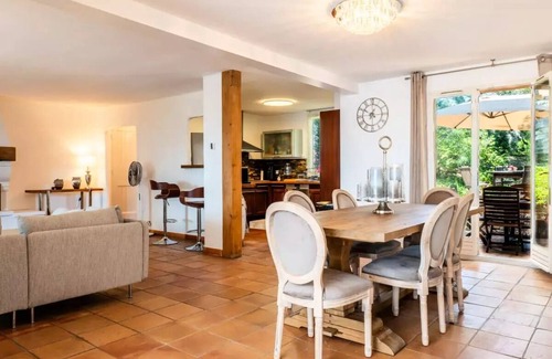 La Roquette-sur-Siagne Villa | VILLA 5 bedrooms, sauna, swimming pool and sea view.