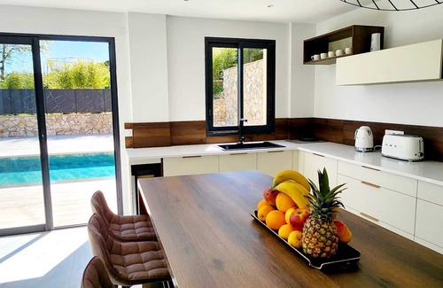 Cagnes-sur-Mer Villa | Villa Alina, un Havre de Paix, Piscine Miroir, 6 Places Parking, 10mn D'aéroport