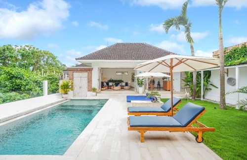 Mengwi Villa | Villa Bonsai Kecil is a charming new and modern villa in the heart of Pererenan