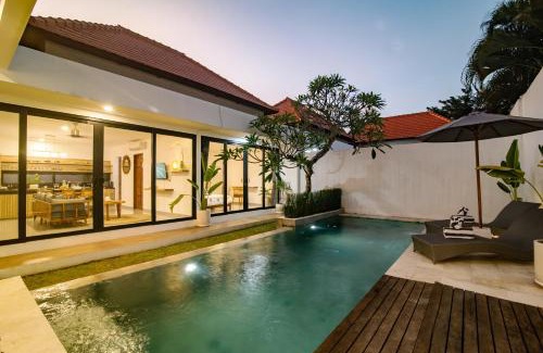 Sunset Road Villa | Villa CanSavina - 3 Rooms - Center Of Seminyak