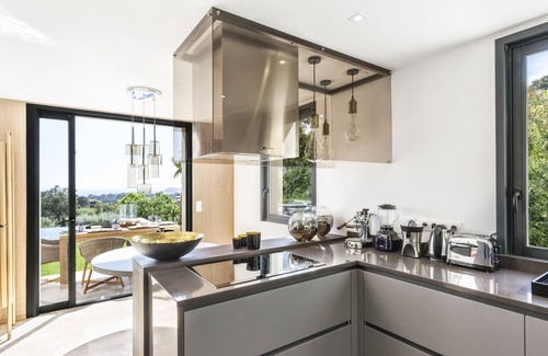 La Croix-Valmer Villa | Villa Colibri is a magnificent designed contemporary residence