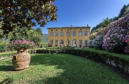 Badia Cantignano Apartment | VILLA CONTRONI .