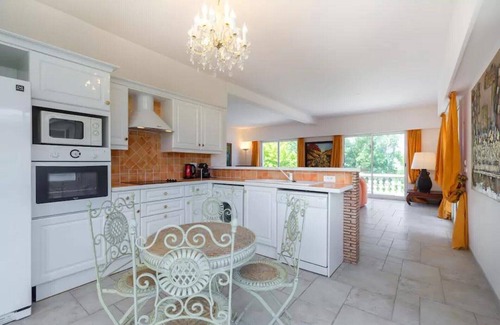 Villeneuve-Loubet Villa | Villa feet in the water (River and Sea!)