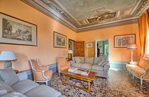 Capannori Villa | Villa Fiamma by PosarelliVillas