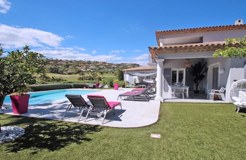La Nartelle House | Villa for 10 people (8 adults max) - Private swimming pool - Air conditioning - WiFi - Golf view.