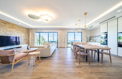 Tourrettes-sur-Loup Villa | Villa Gaïa, piscine, vue mer, salle de sport