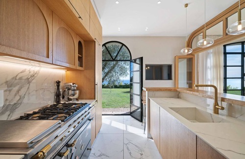 La Croix des Gardes House | Villa Grand Largue