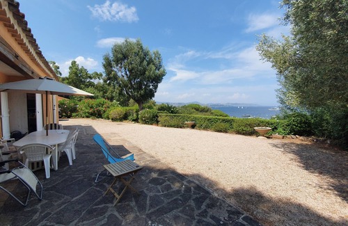 Saint-Tropez Villa | Villa in Saint Tropez in a large park right on the water