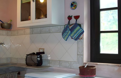 Nocchi Villa | Villa 'Olivi' with Shared Pool, Private Garden and Wi-Fi