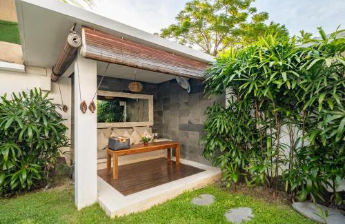 Sunset Road Villa | Villa private Pool in Seminyak, Car Park fast WIFI
