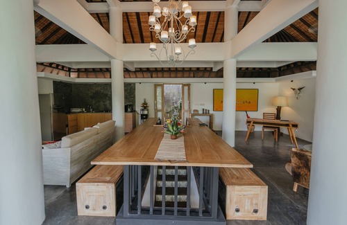 Melayang Villa | Villa Santana ★ Deluxe Villa with huge living area and fast wifi