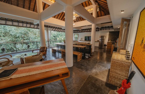 Melayang Villa | Villa Santana ★ Deluxe Villa with huge living area and fast wifi
