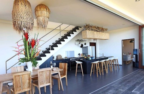 Seseh Apartment | William's Place | 1 Bedroom Blue Apartment