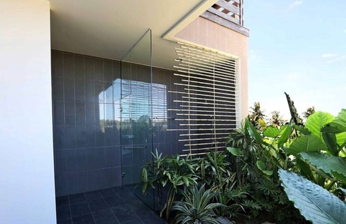 Seseh Apartment | William's Place | 1 Bedroom Blue Apartment