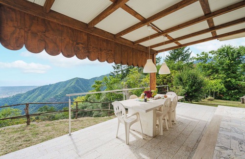 Seravezza House | Wonderful private villa for 6 people with WIFI, A/C, TV and patio