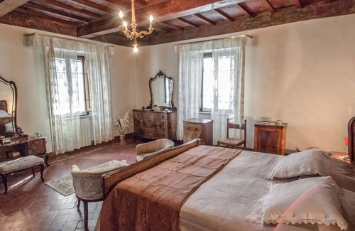 Radda in Chianti Villa | Wonderful villa for 6 guests with WIFI, TV, terrace, pets allowed, panoramic view and parking