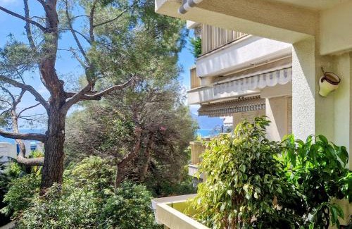 La Croix des Gardes Apartment | Your own luxury floor - Pool, Parking, AC - Palais 5'