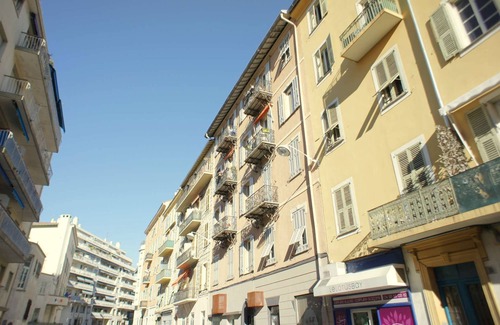 Quartier du Port Apartment | Ze Perfect Place Garibaldi & Bonaparte - Apartment 3 Bdrms - AC - Balcony