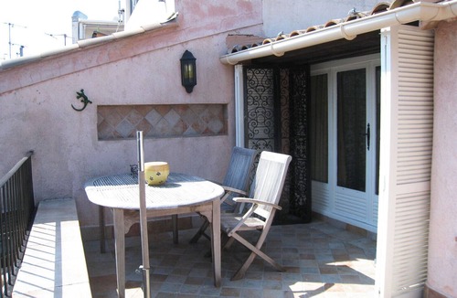 Antibes City Centre Apartment | 01. Bright and airy apartment with balcony & terrace in Old Town Antibes
