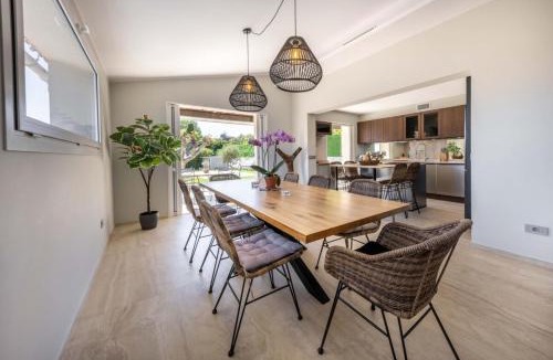 Villeneuve-Loubet Villa | 06AK1 - Villa 4 bedrooms swimming pool and sauna