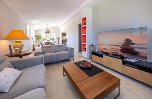 Villeneuve-Loubet Villa | 06AK1 - Villa 4 bedrooms swimming pool and sauna
