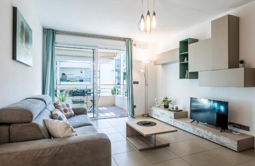 Pointe Croisette Apartment | 1-Br apartment in Palm Beach swimming pool