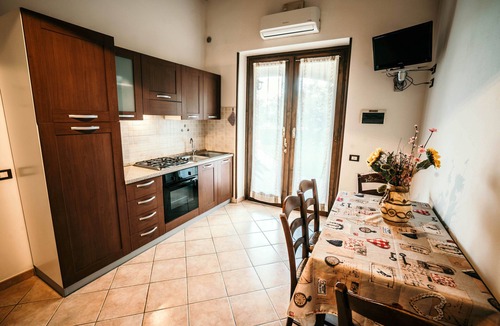 Campiglia Marittima House | 1 RIBOCCHI HOLIDAY HOME: TWO-ROOM APARTMENT WITH POOL, SEA, THERMAL BATHS AND MEDIEVAL VILLAGES
