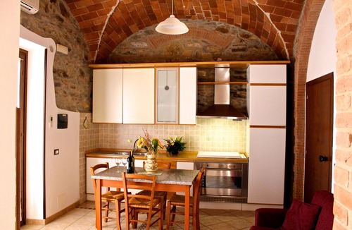 Campiglia Marittima House | 1 RIBOCCHI HOLIDAY HOME: TWO-ROOM APARTMENT WITH POOL, SEA, THERMAL BATHS AND MEDIEVAL VILLAGES