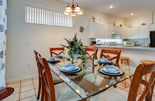 Sunset Lakes Villa | 10 MINS TO DISNEY WORLD - SOUTH-FACING POOL - FREE WI-FI - GAMES ROOM