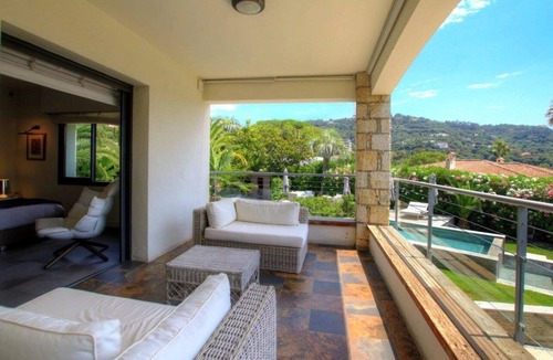 Pointe Croisette Villa | 10-minute walk to town center - Contemporary villa