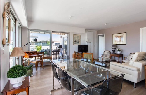 Carnot Apartment | 100 m² Apartment ∙ 3 bedrooms ∙ 6 guests