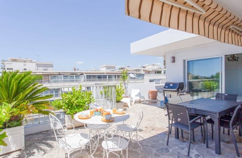 Carnot Apartment | 100 m² Apartment ∙ 3 bedrooms ∙ 6 guests