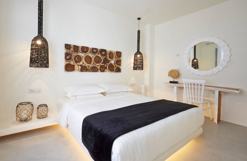 Kamari Villa | 100 m² Villa ∙ 2 bedrooms ∙ 6 guests