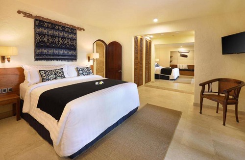 Sunset Road Villa | 1000 m² Villa ∙ 5 bedrooms ∙ 10 guests
