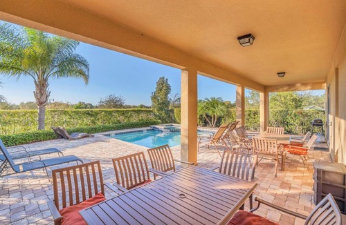 West Kissimmee House | 10BR Luxury Mansion w Private Pool & Netflix